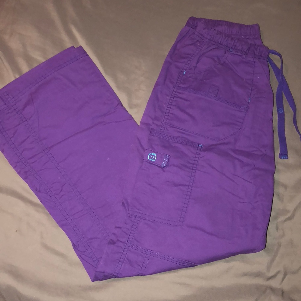 Scrub Set 👩🏼‍⚕️ - Picture 2 of 7